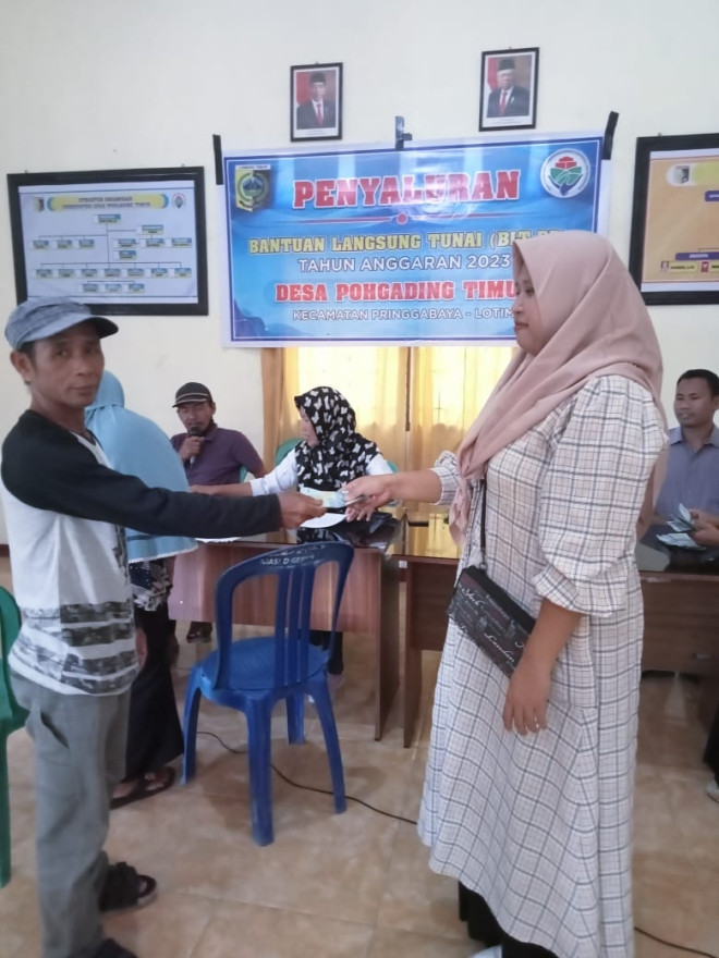 Album : DOKUMENTASI PEMBAGIAN BLT DD